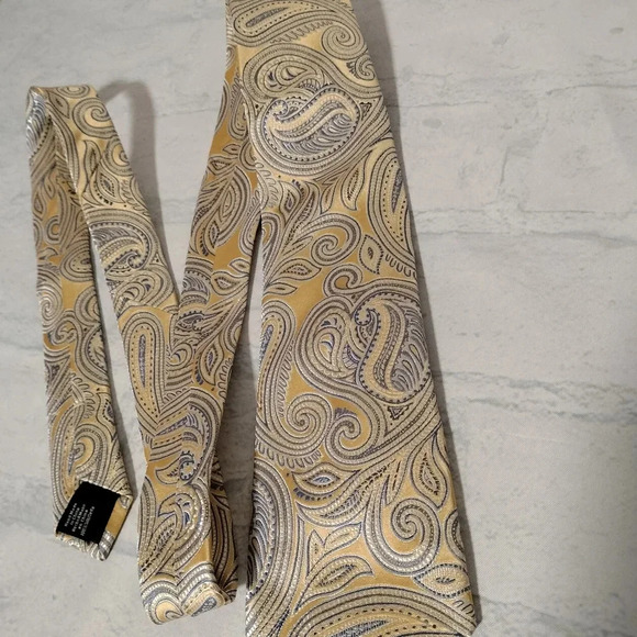 Hathaway Men’s Silk Necktie Tie Yellow Blue Paisley 3.5" x 56" GCU - Picture 9 of 9